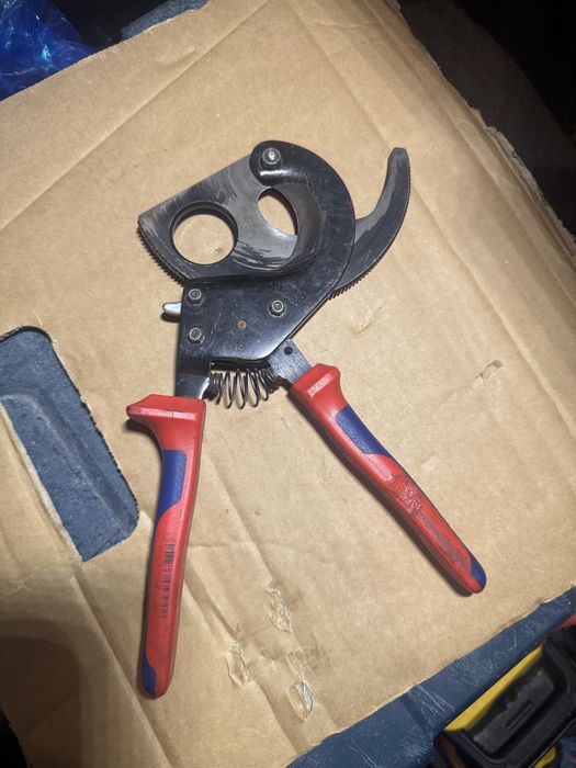 Knipex mare 95 31 280 siguranta blocare lipsa