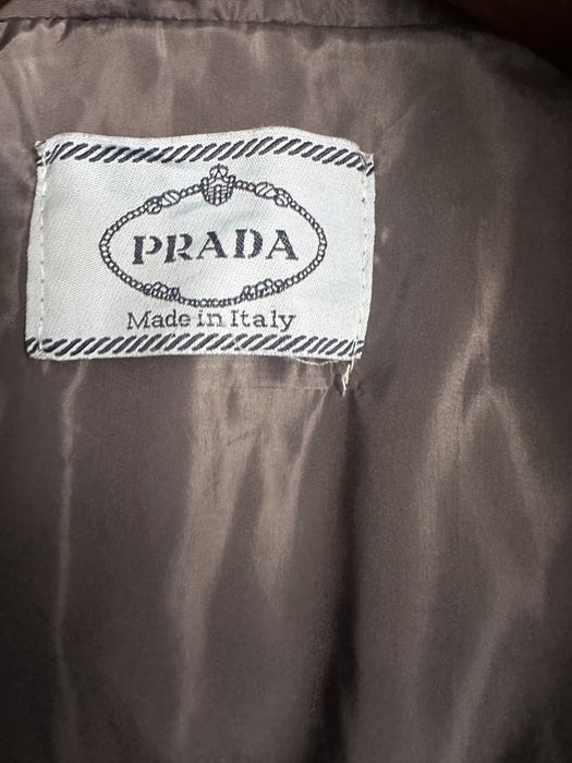 Продаю куртку Prada.