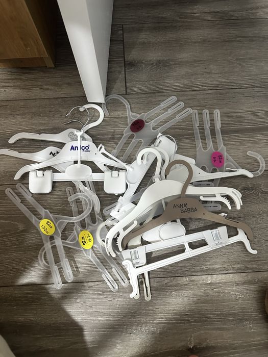 Вешалки для детских вещей