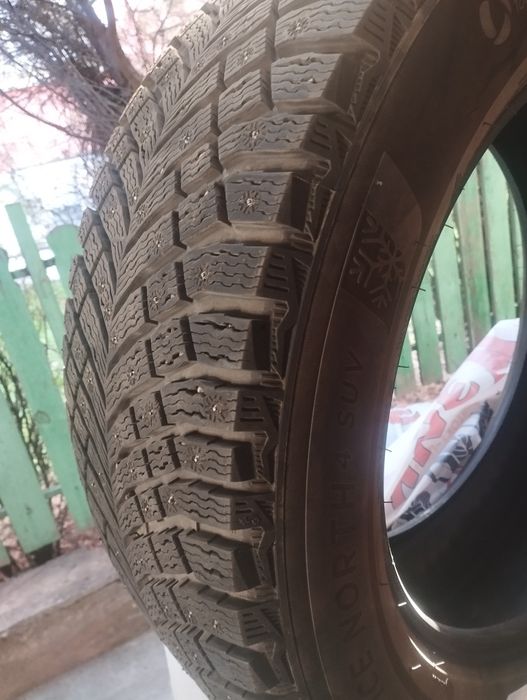 Продам шины шипованный