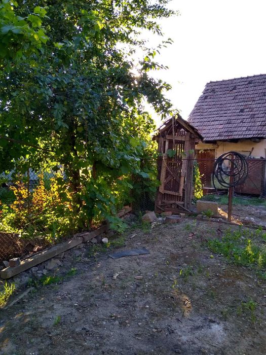 Vând teren intravilan cu casă și dependințe – Hetiur, Sighișoara
