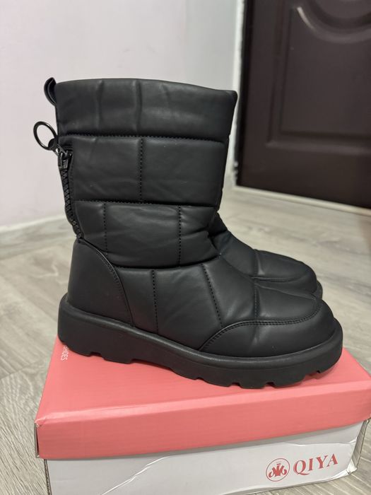 Продам сапожки женскую