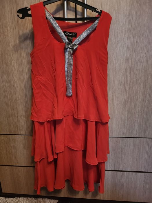 Страхотни рокли на Lucy.