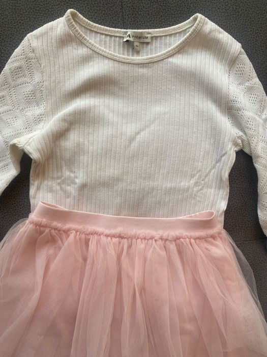 Нежна пола и блуза