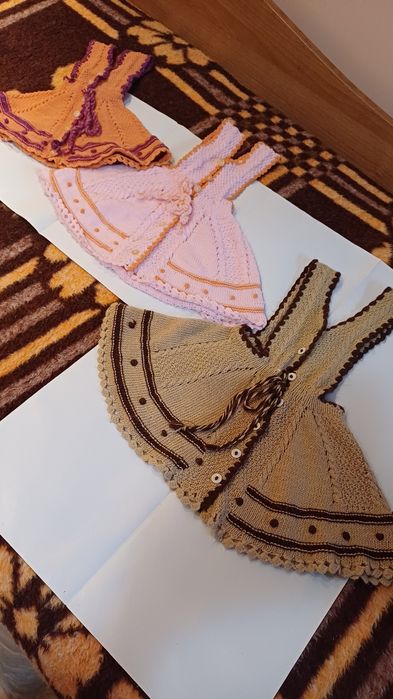 Ръчно плетени детски декоративни роклички.