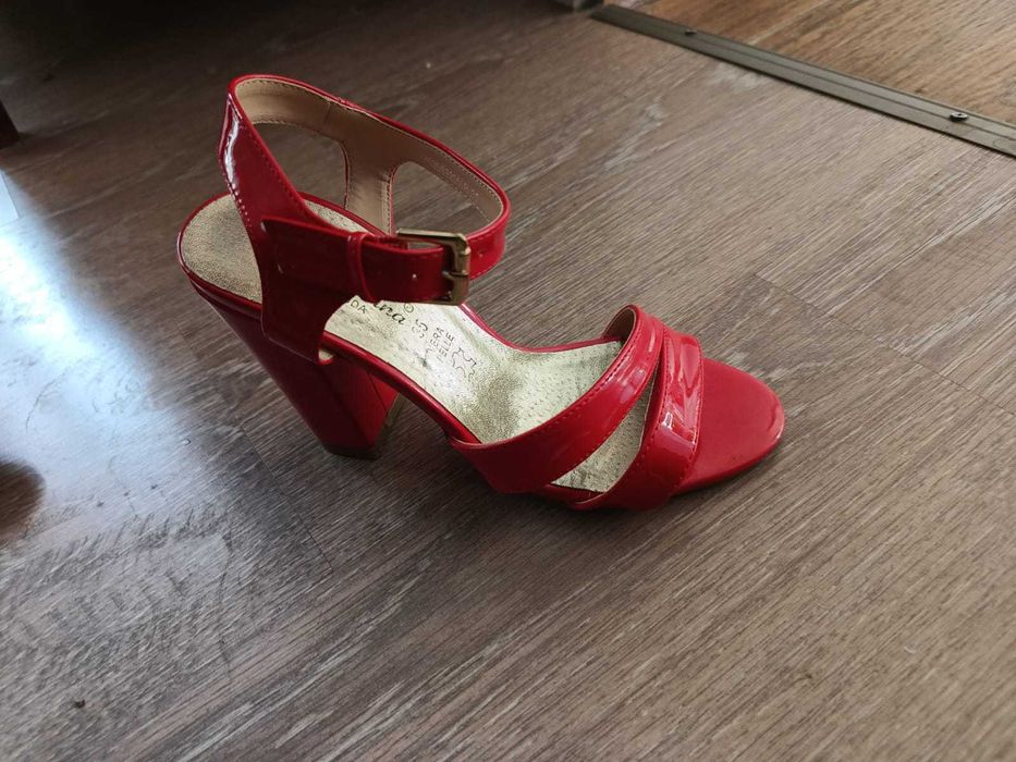 Sandale rosii marime 36