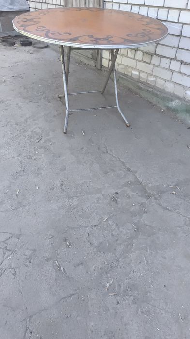 Продам стол на дачу