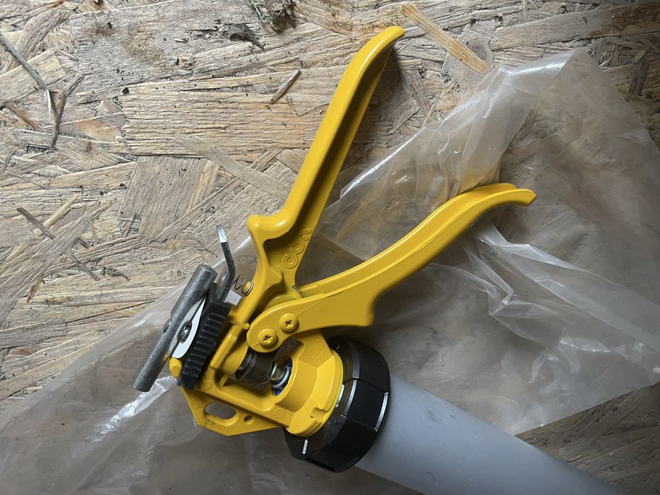 Пистолет за силикон салам sika