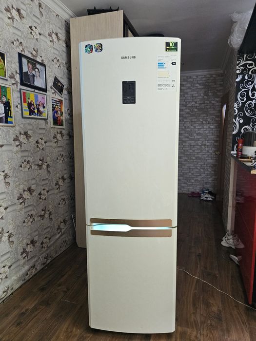 Холодильник Samsung