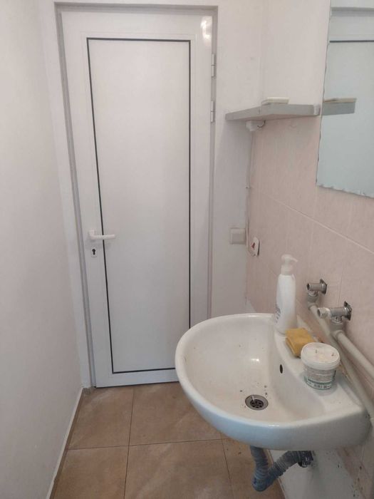 Дава се под наем Магазин в Бургас, Възраждане - 28 кв.м за 250 € - Снимка #1