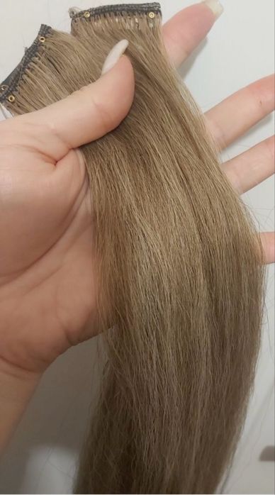 Волос на заколках .