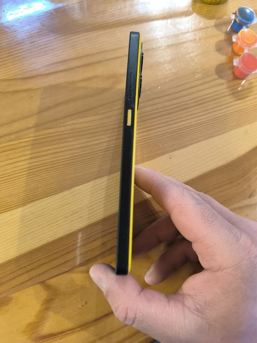 Poco x6 pro жълт 256gb със счупен екран