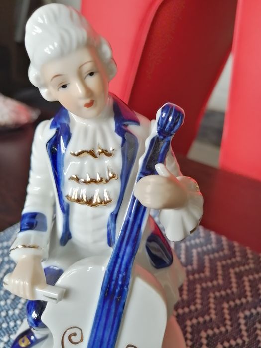 Красива Порцеланова Фигура