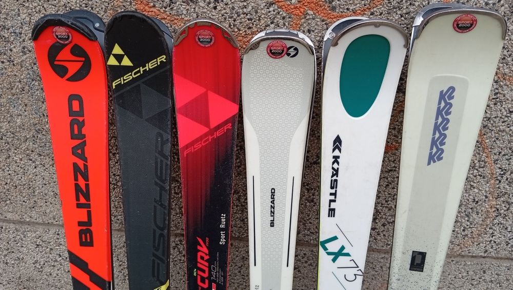 За възрастни и джуниър ски 140/142 см.