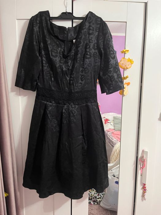 Rochita neagra scrie xl recomand mai mic