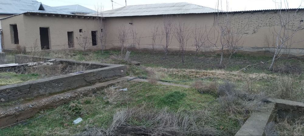 Uchastka sotiladi