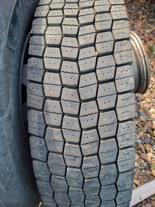 Vând cauciucuri Michelin 315/80 R 22.5