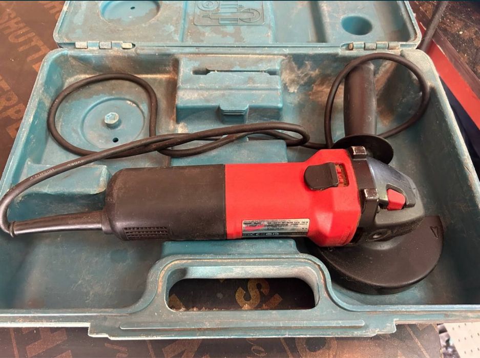 Ъглошлайф макита Makita работи  като ноВ