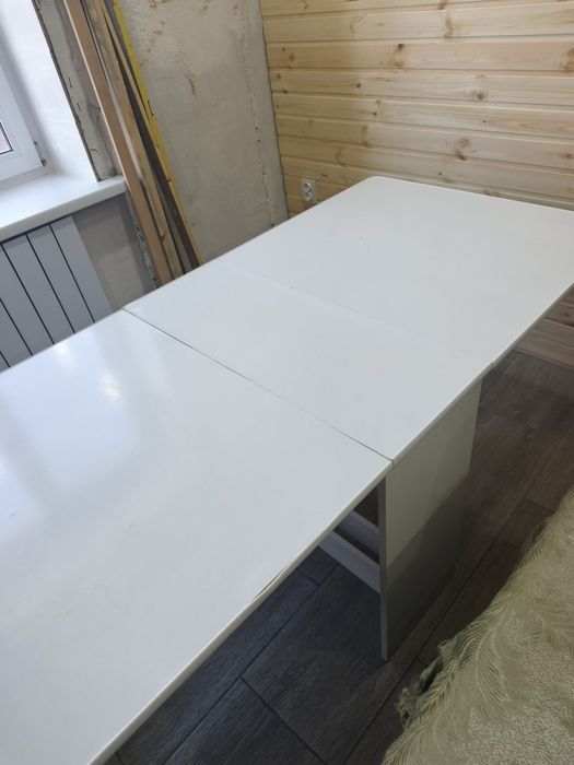 Продам стол книжку