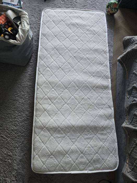 продам матрас среднего размера