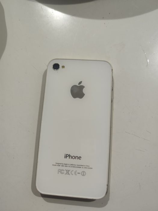 Новый iPhone 4s в идеальном состоянии