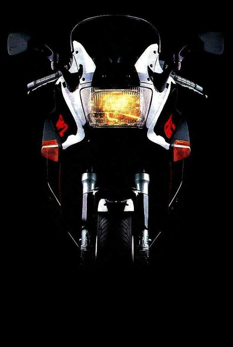 Kawasaki Ninja Gpz 1000 RX vehicul istoric