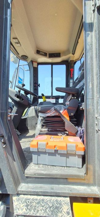 Фронтальный погрузчик LiuGong 835N