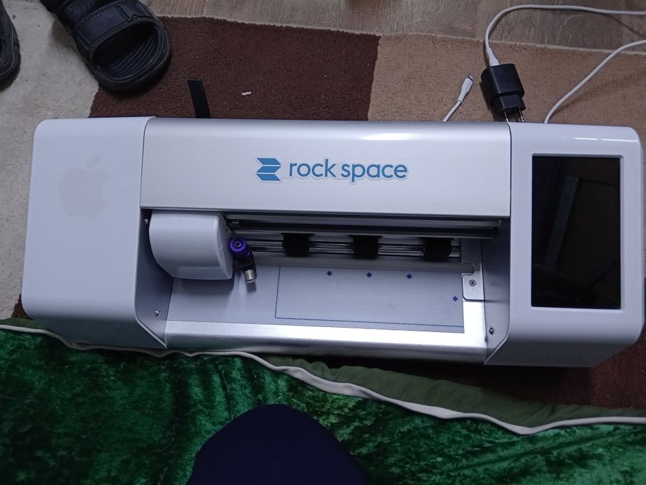 Rock Space ZC1-A — плоттер для резки защитной плёнки, б/у