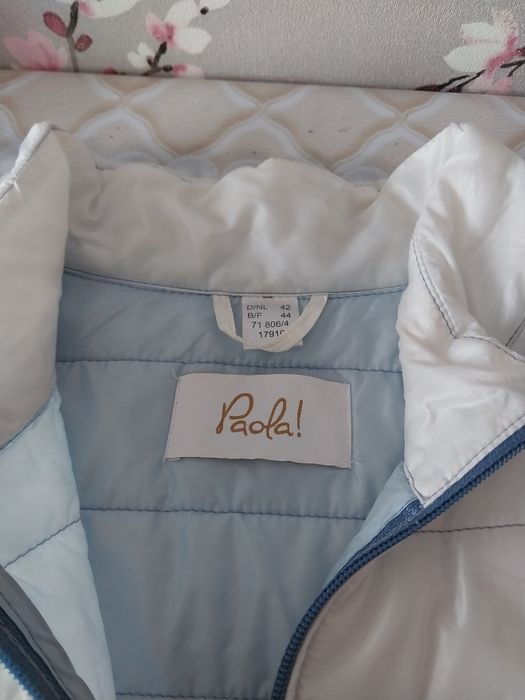 Продам весеннию куртку.