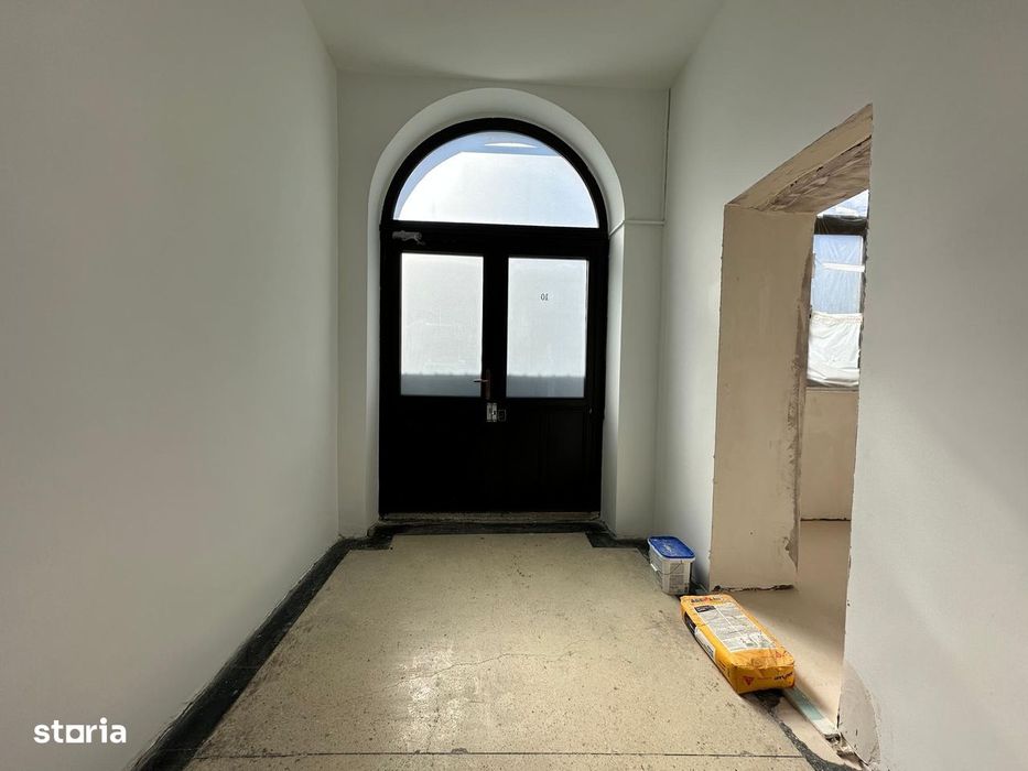 Spatiu parter, sursa apa in el, 13mp, centru, Cuza Voda