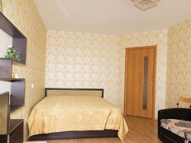 Светлая  квартира посуточно для командировки! 8школа