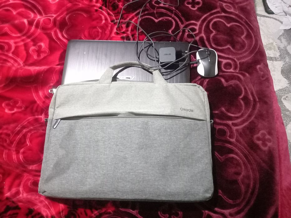 Noutbuk asus vivobuk bir qul ishlatilgan holati zor