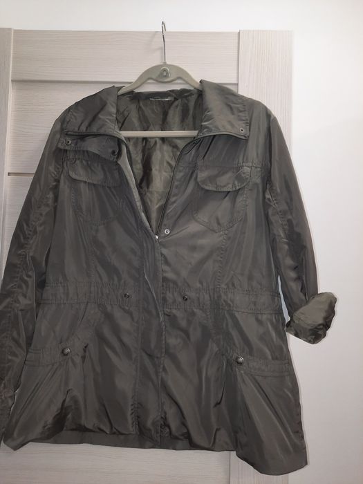 Дамско яке - ветровка