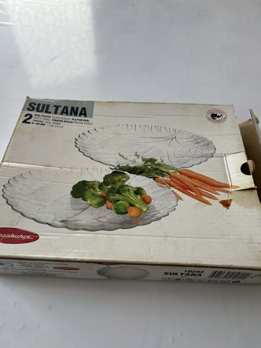 Стеклянная тарелка