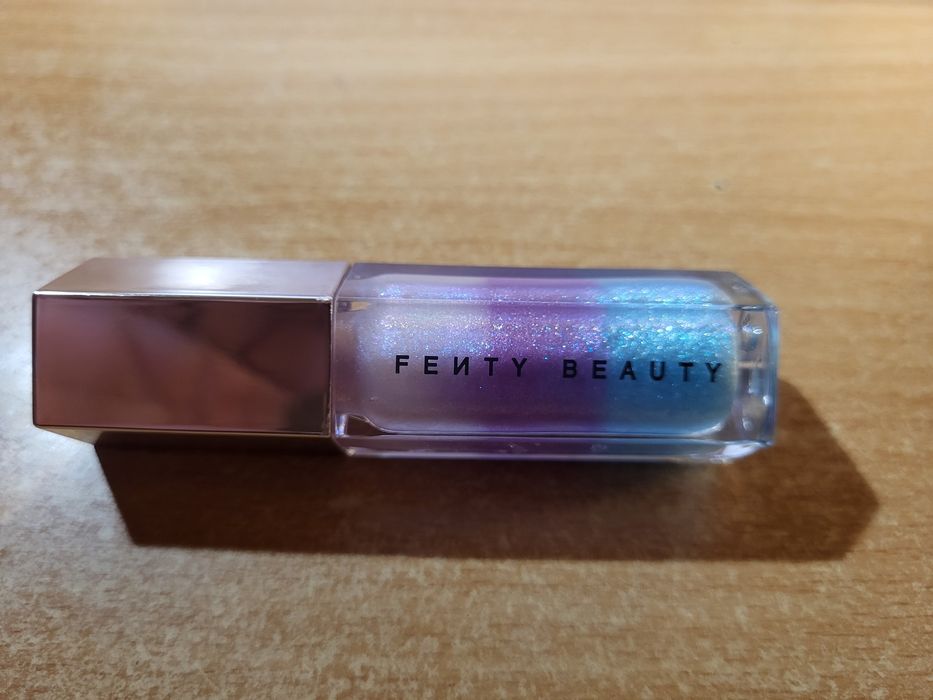 Fenty beauty  новият блестящ гланц Stackz Layered Lip Luminizer