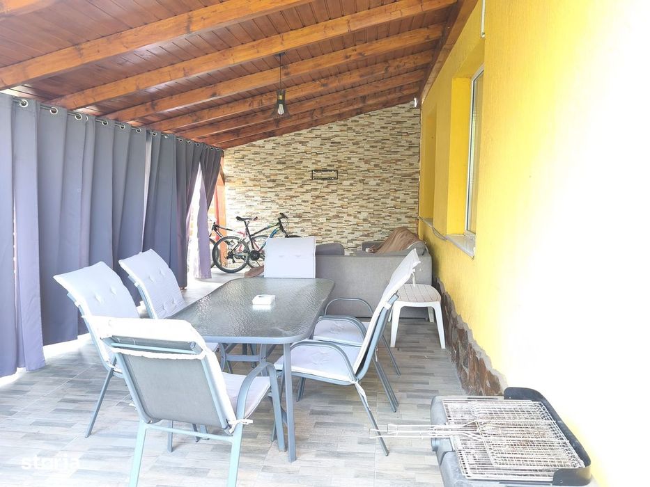 Casa cu mansarda in Acatari