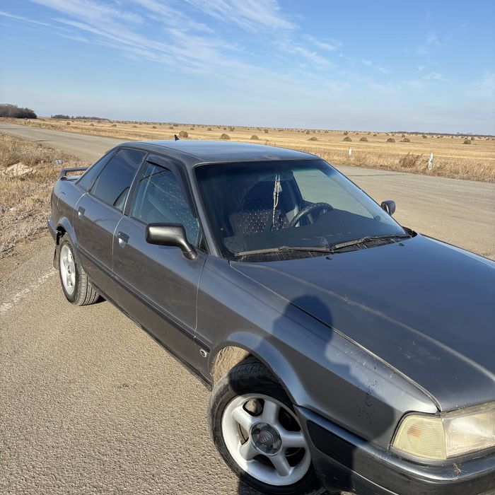 Машина ауди 80 б4