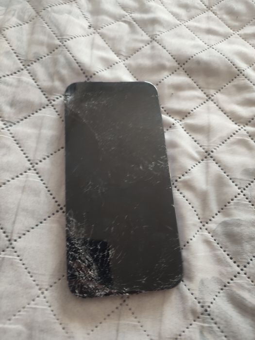 iPhone 14 pro max за части заключен