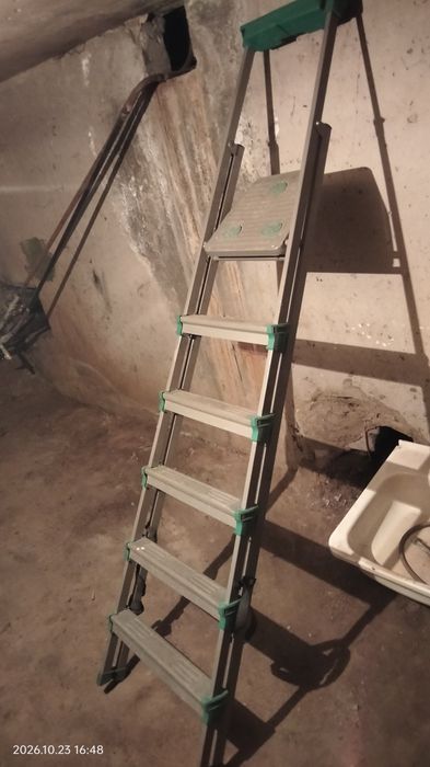 Продам стремянку 5 ступеней