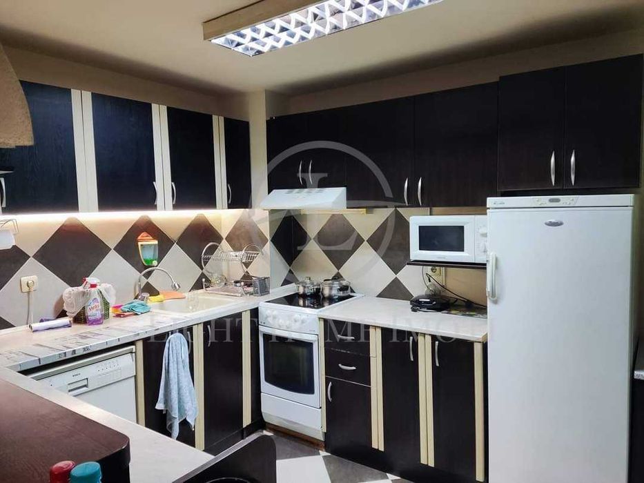 Продава се Четиристаен апартамент в Пловдив, Център - 102 кв.м за 2922 €/кв.м - Снимка #2