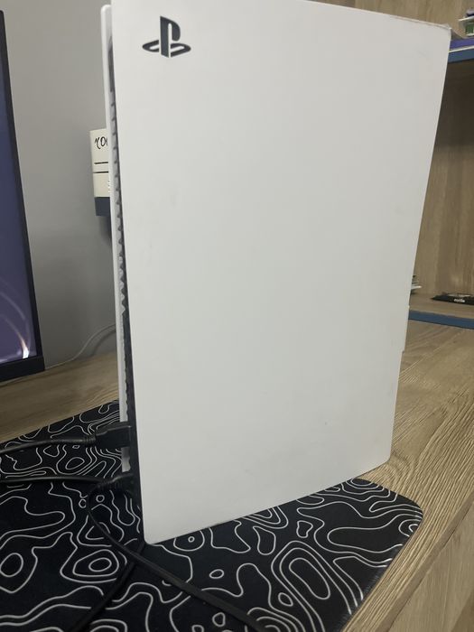 PS5 1TB прошитая + 2 геймпада + игры