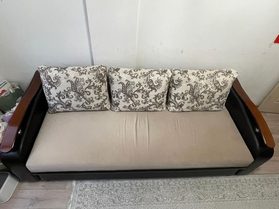 Продаю диван с креслами Б/У