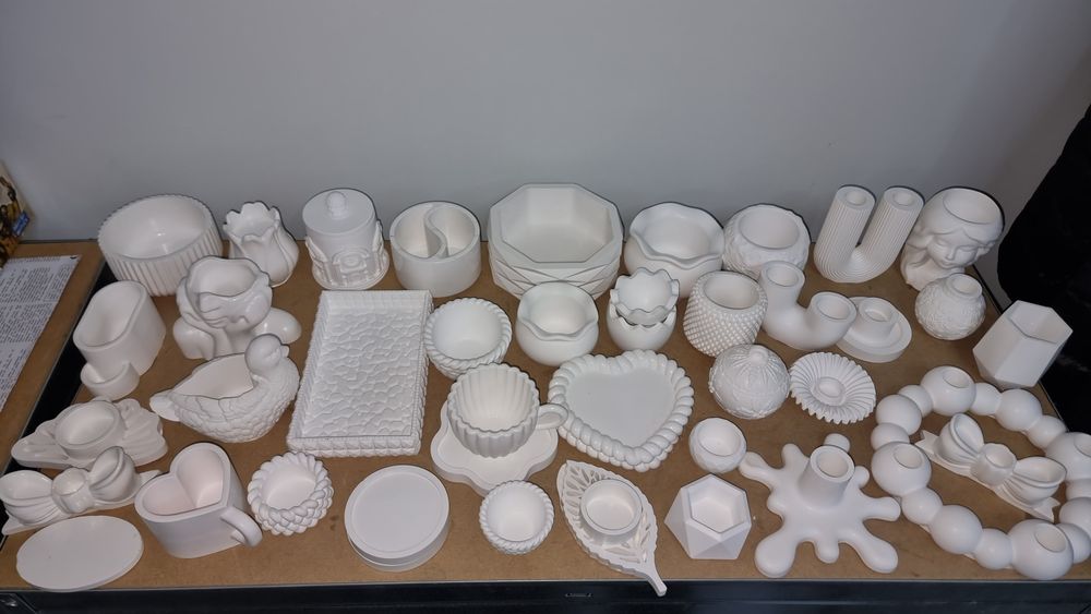 Керамични фигурки, кашпи  и свещници