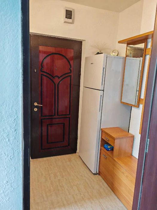 Persoana fizica, vand apartament 2 camere semidecomandat Alunisului, etaj 3