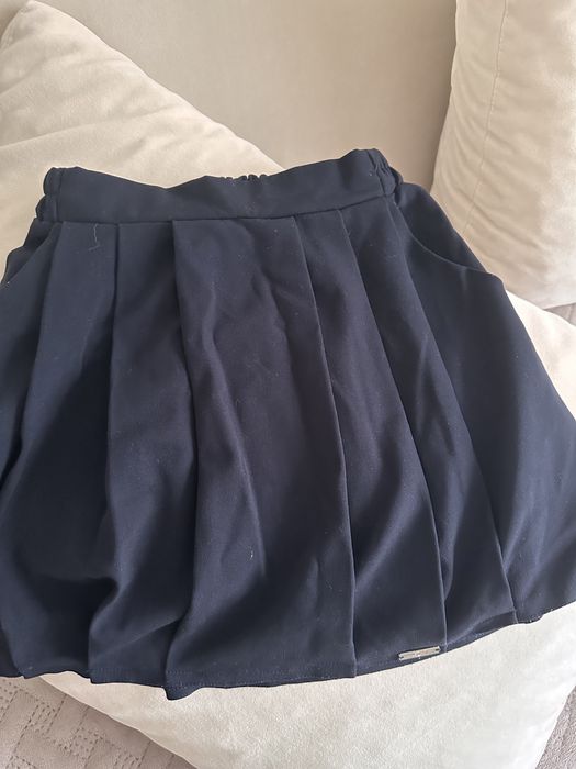 продам 2 школьные юбки