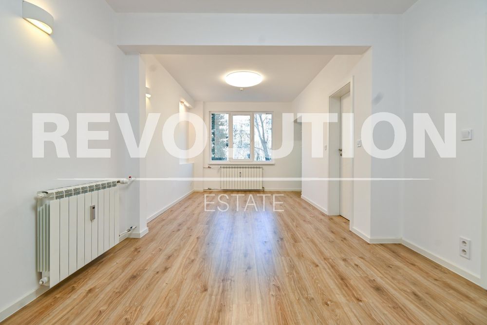 Дава се под наем Тристаен апартамент в София, Център - 80 кв.м за 900 € - Снимка #2