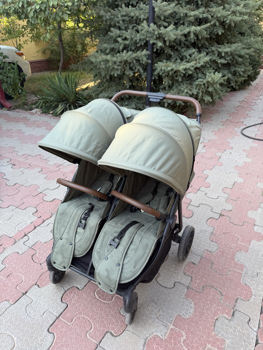 Коляска для двойни