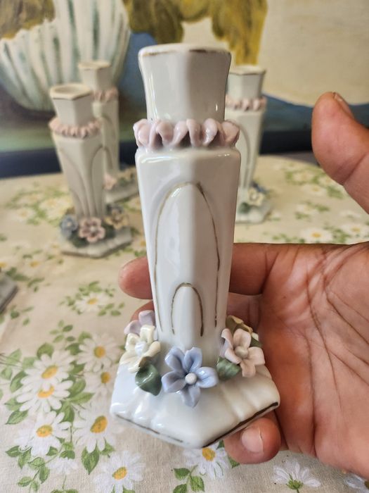 Малки порцеланови вазички