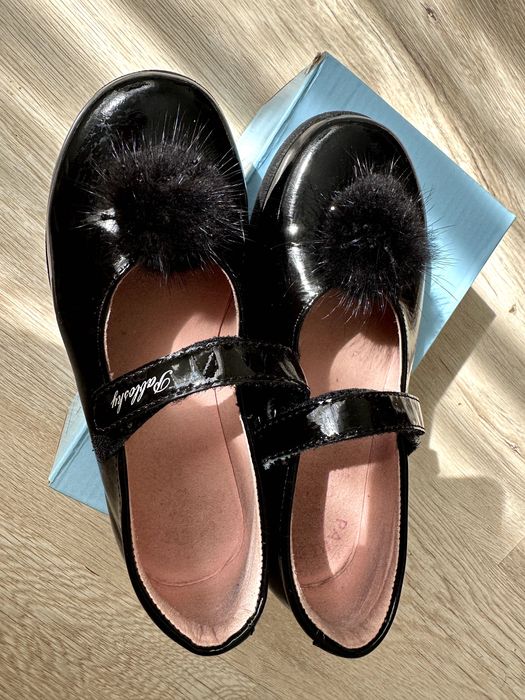 Лакированные черные туфли