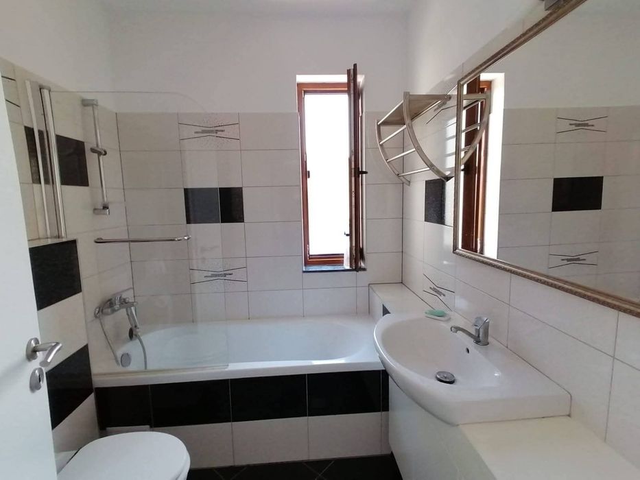Apt 3 camere de inchiriat, foarte frumos